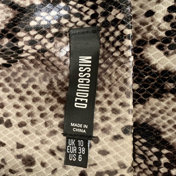 Faux snakeskin trench coat size 6 - Picture 6 of 9